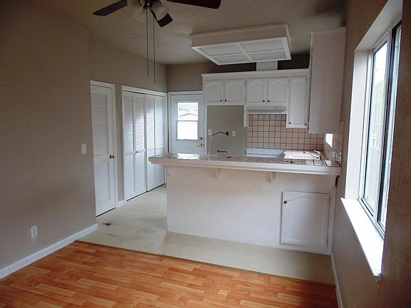 3rd image of 864 Washington St