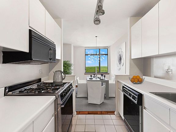 3rd image of 112-1 Queens Blvd #22F