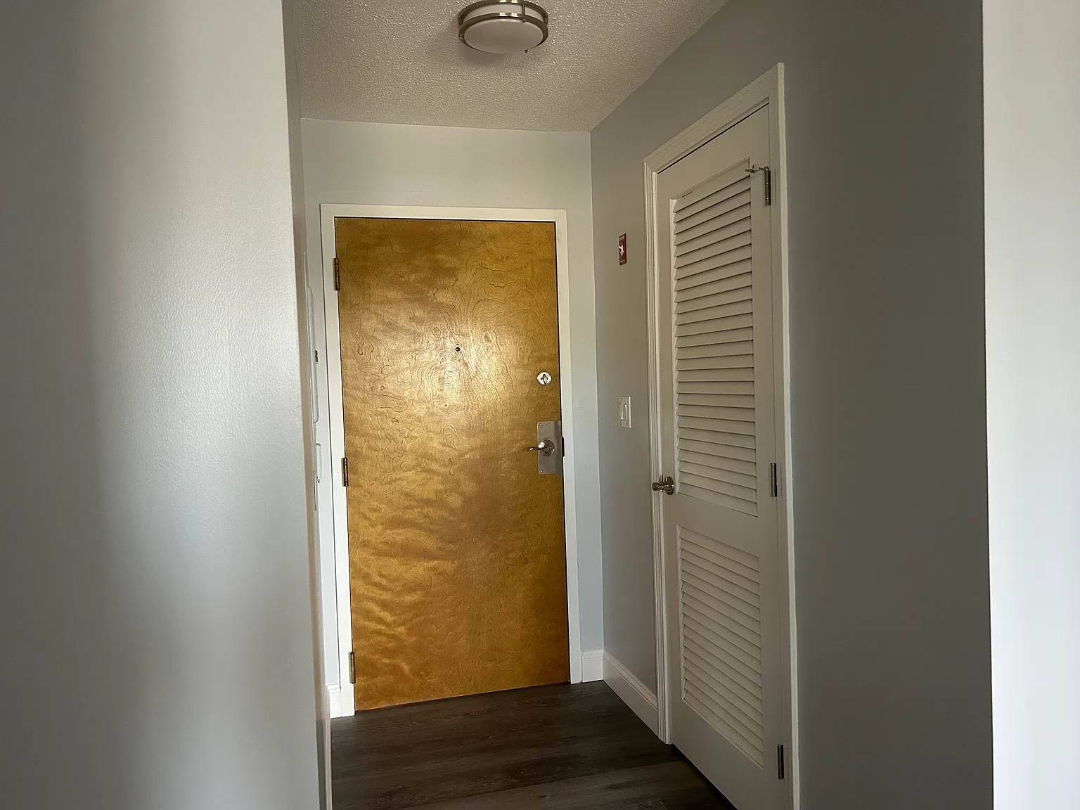 2 bed, 810 sqft, $2,100 — Photo 2