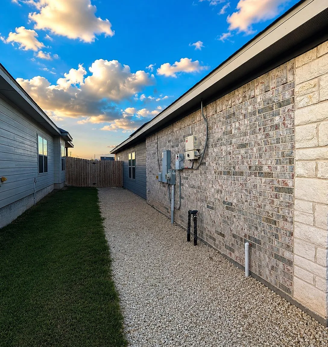 3 bed, 2.0 bath, 1452 sqft, $1,800 — Photo 2