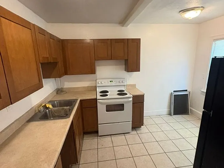 2207 N Ellis St — Photo 5