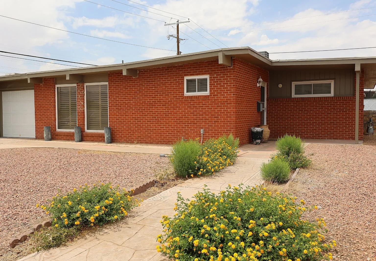 3 bed, 1419 sqft, $1,850 — Photo 1