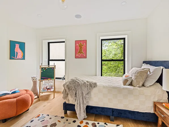 370 Hancock Street image 9 of 16