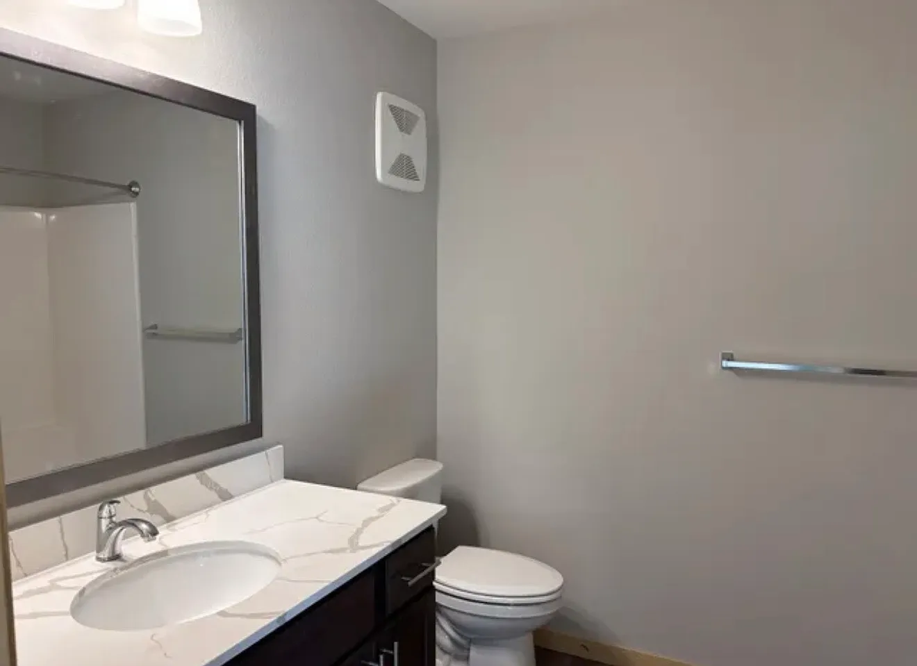 2 bed, 1100 sqft, $2,070 — Photo 4