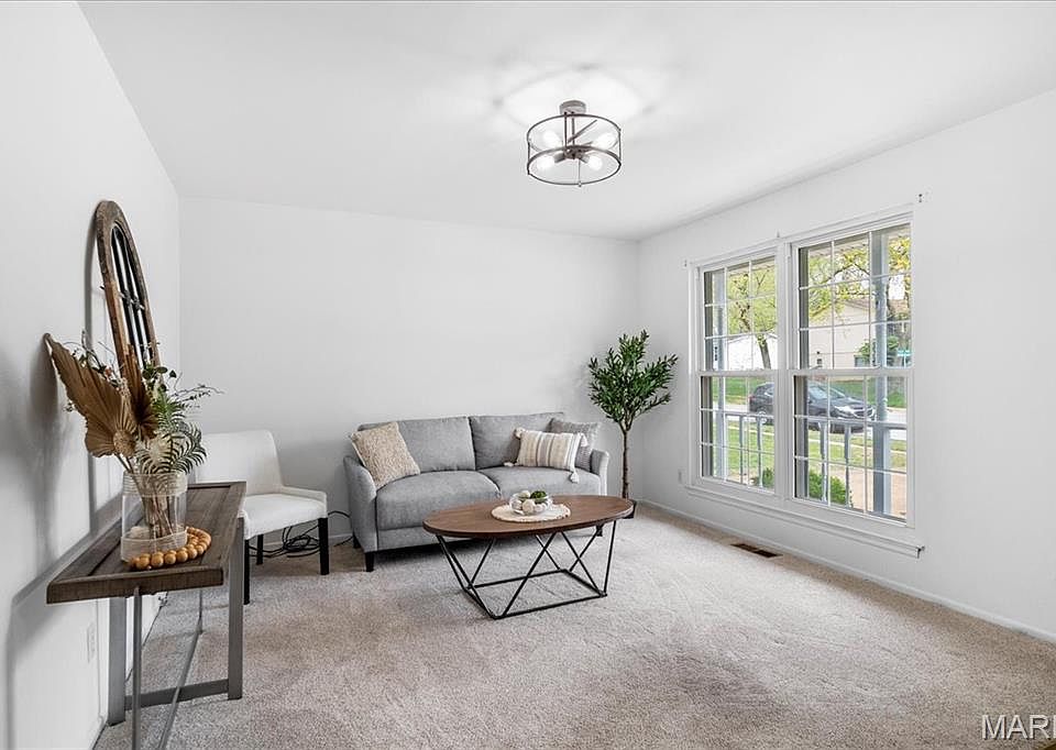 4951 Tulip Tree Ln, Hazelwood, MO 63042 | Zillow