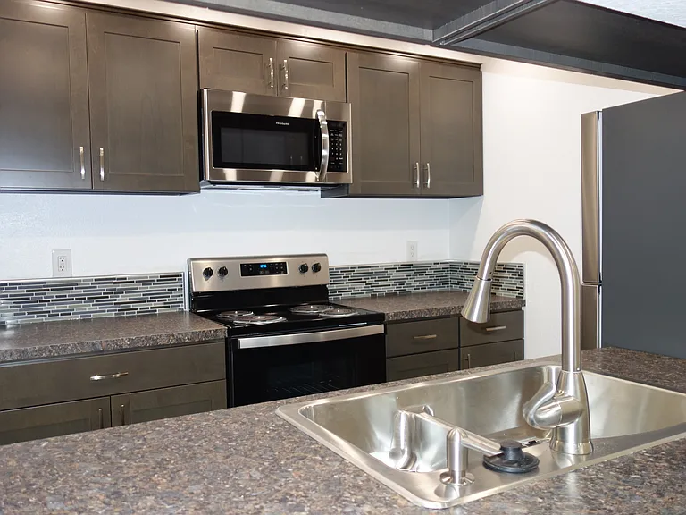 Heatherstone Park Apartments — Photo 17