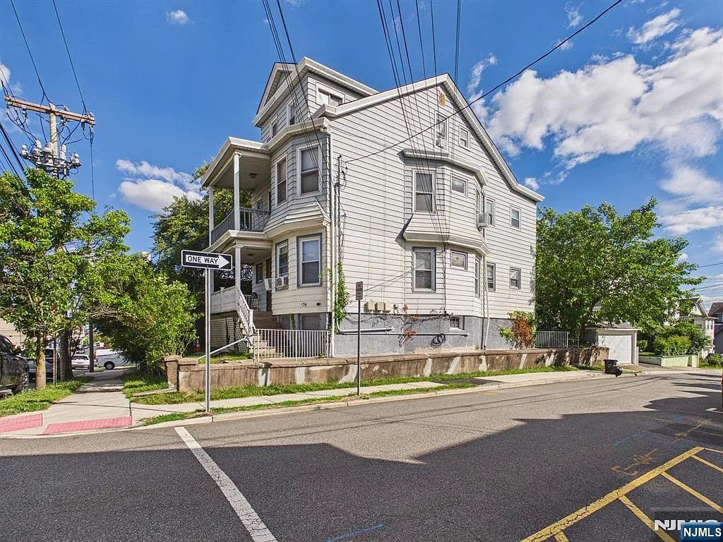 2 bed, 1.0 bath, $2,150 — Photo 1