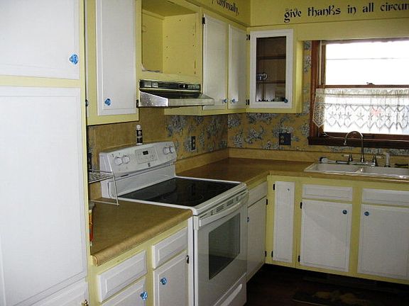 4th image of 228 Graves St