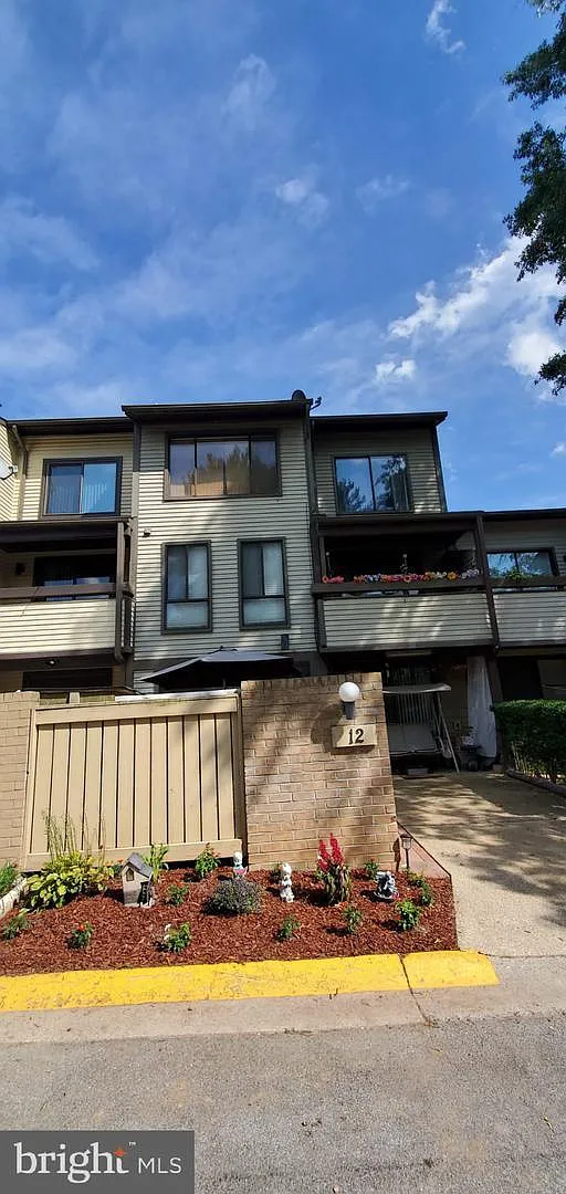 12 Fifeshire Ct — Photo 1