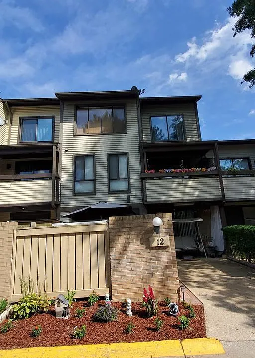12 Fifeshire Ct