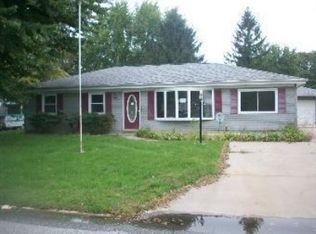 393 Pinewood Dr, Valparaiso, IN 46385