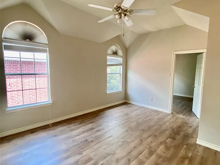 8004 Case Dr — Photo 3