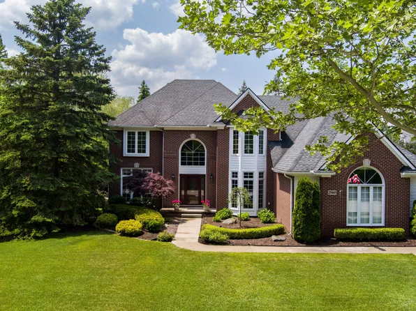 25905 Laramie Dr, Novi, MI 48374