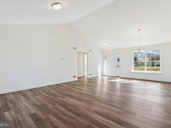 3rd image of 31 Friar Rd #38