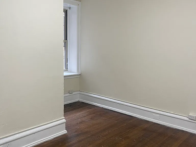 Alexandria Apartments — Photo 28