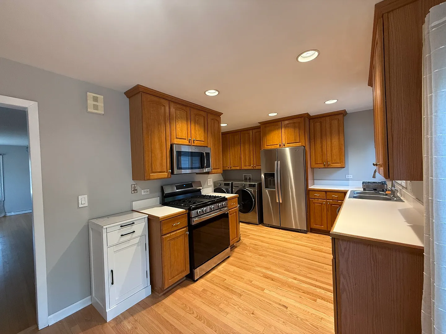 3 bed, 1315 sqft, $3,400 — Photo 4