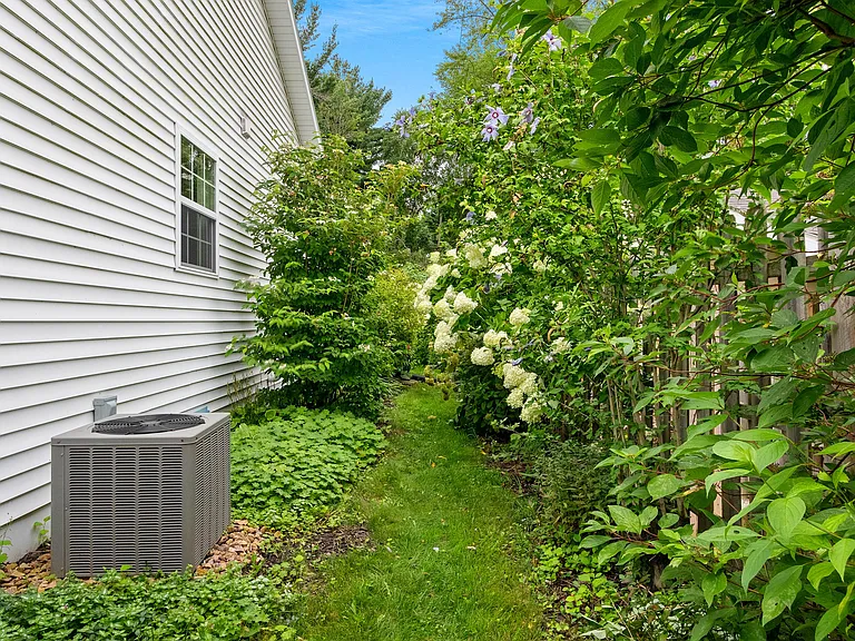 945 Harwood Ave — Photo 41