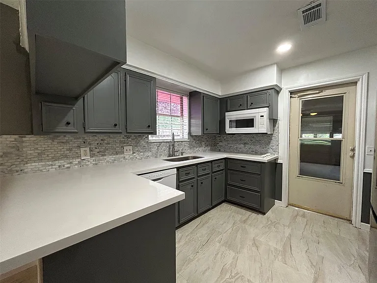 1712 Carol Lee Ln — Photo 6