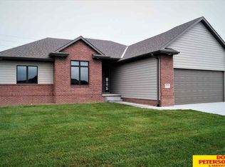 1001 Summerwood Dr, Fremont, NE 68025