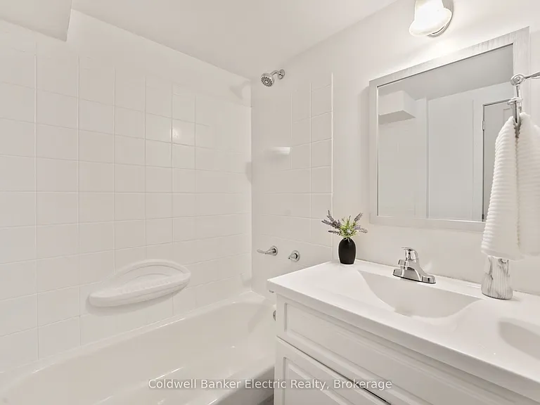 8B Pottinger St — Photo 25