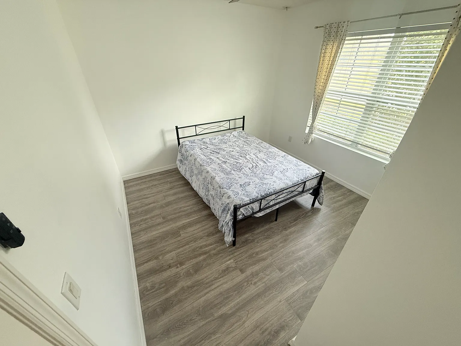 4 bed, 1826 sqft, $700 — Photo 1
