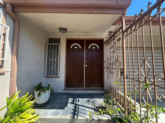 3rd image of 662 Kempton Ave