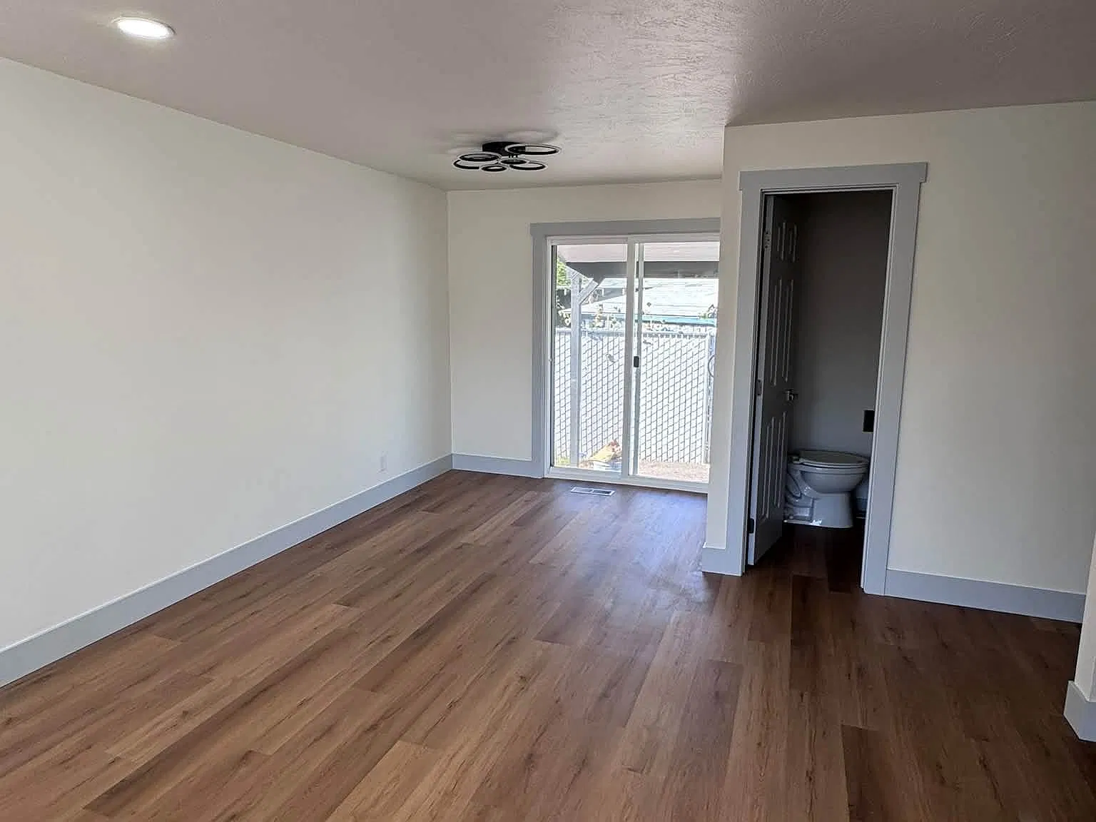 3 bed, 1.5 bath, 1100 sqft, $1,800 — Photo 3