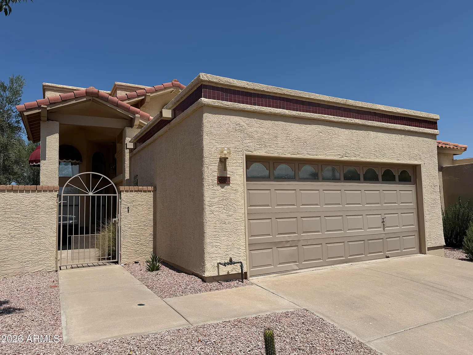 3 bed, 2.5 bath, 1645 sqft, $1,995 — Photo 1