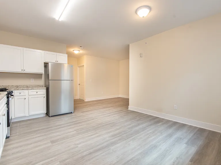 Glasstown Village Apartments — Photo 15