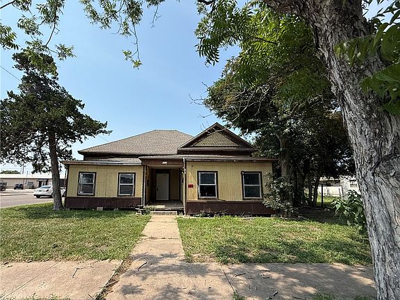 2nd image of 202 E Fordyce Ave