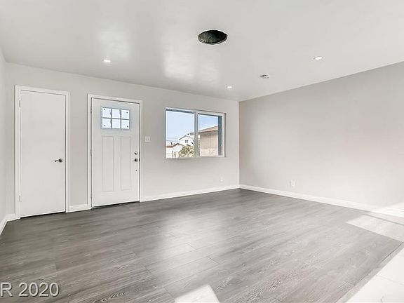 5th image of 240 Zion Dr