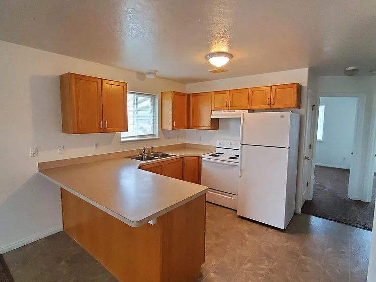 630 Linden Dr #4 — Photo 3