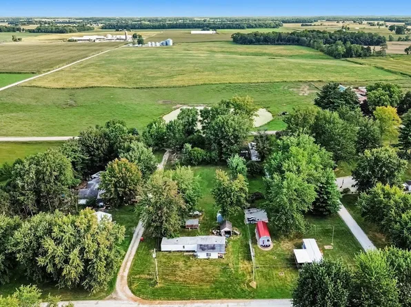 9070 S Dale Ln, Claypool, IN 46510