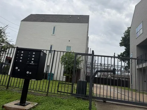 616 Cage St, Houston, TX 77020