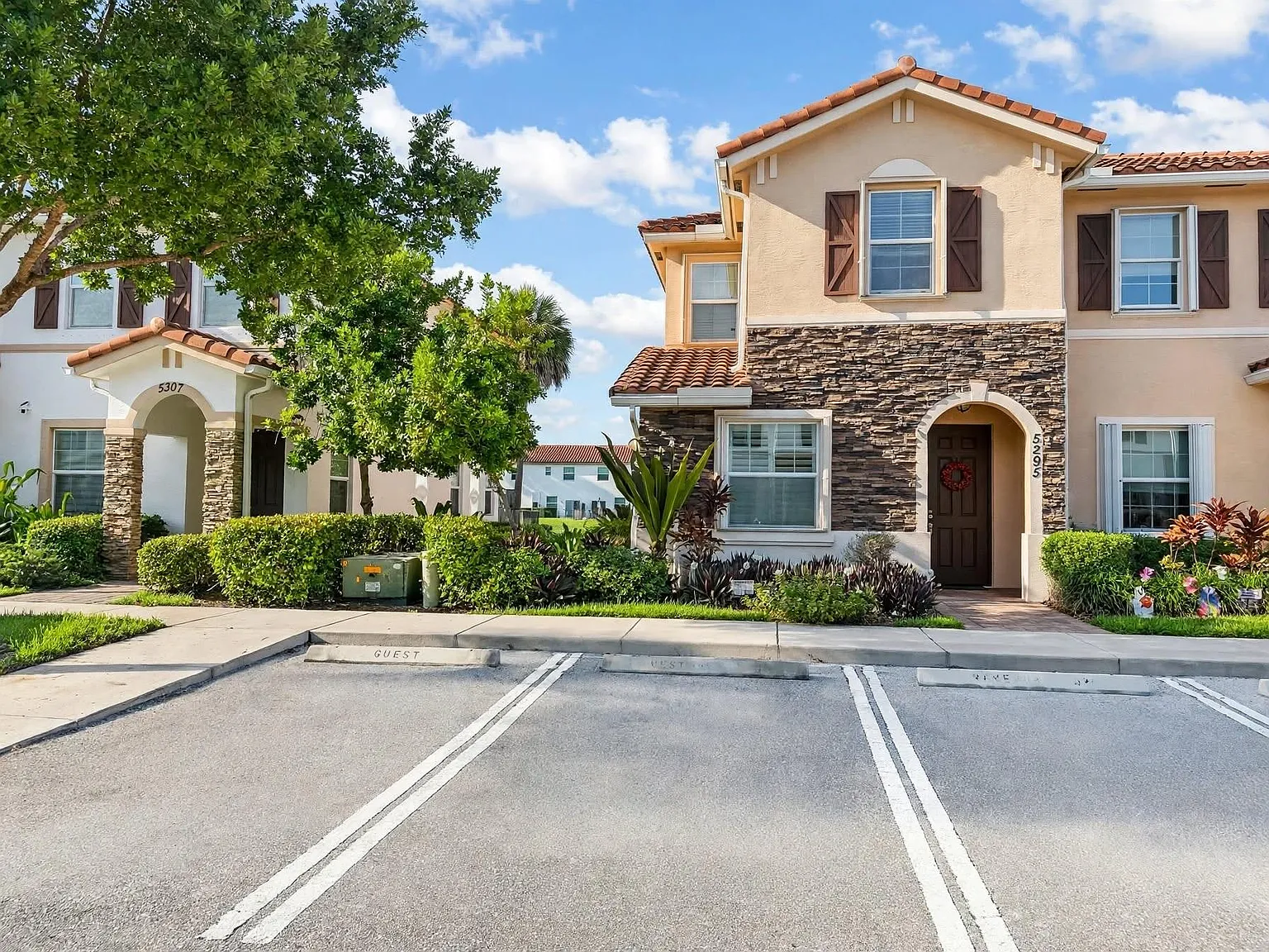 3 bed, 2.5 bath, 1499 sqft, $3,000 — Photo 4