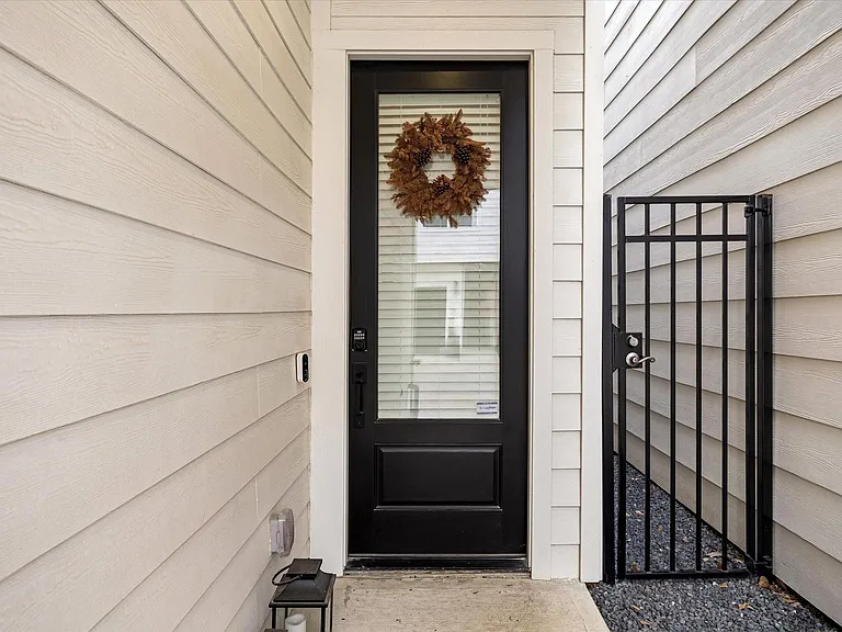 5709 White Magnolia St — Photo 2