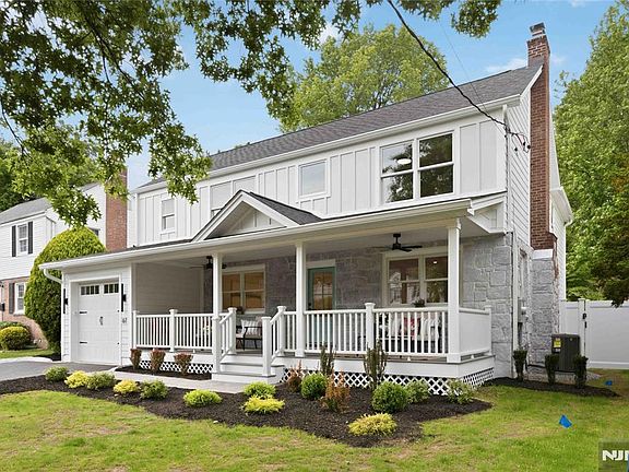 2nd image of 61 Surrey Ln