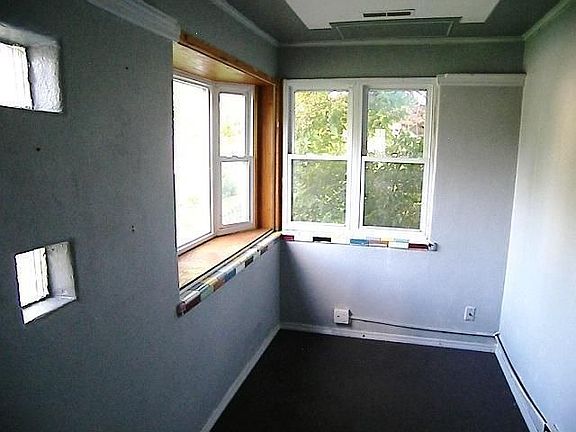 4th image of 913 Centennial Ave
