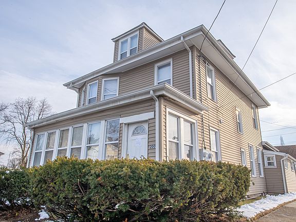 3rd image of 2001 Genesee St #11518992
