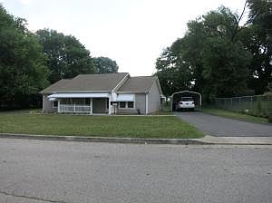 3rd image of 1728 16th St SE