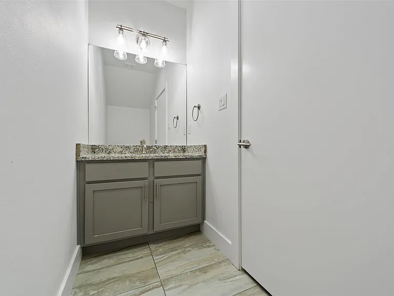 Powder Room / Bathroom