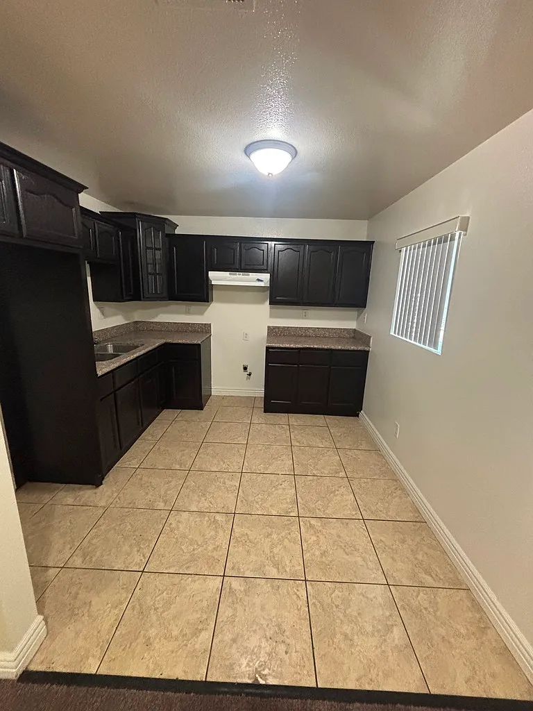 3 bed, 940 sqft, $3,500 — Photo 4