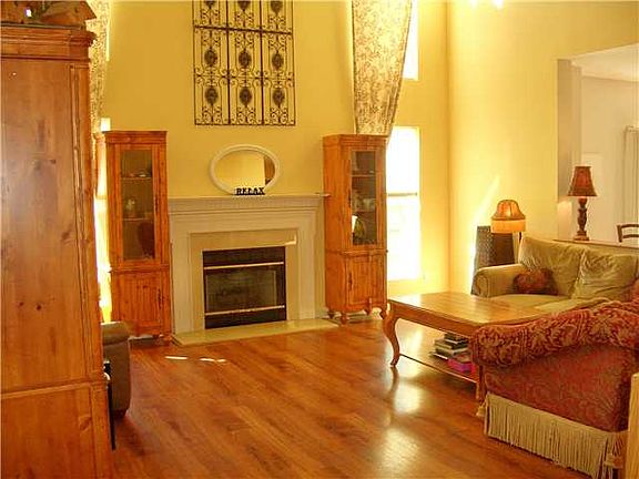 2nd image of 2346 Omaha Pl