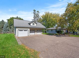 2824 Lakeview Ave, Roseville, MN 55113