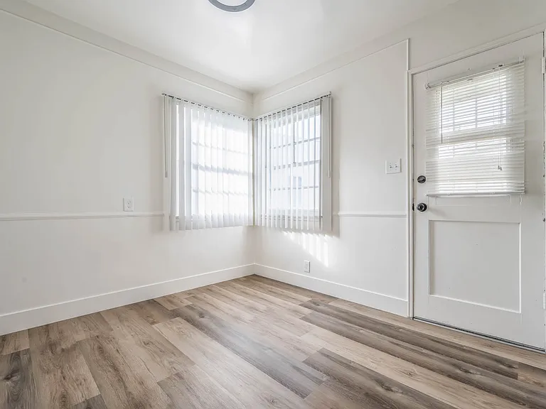 4067 Sutro Ave — Photo 6
