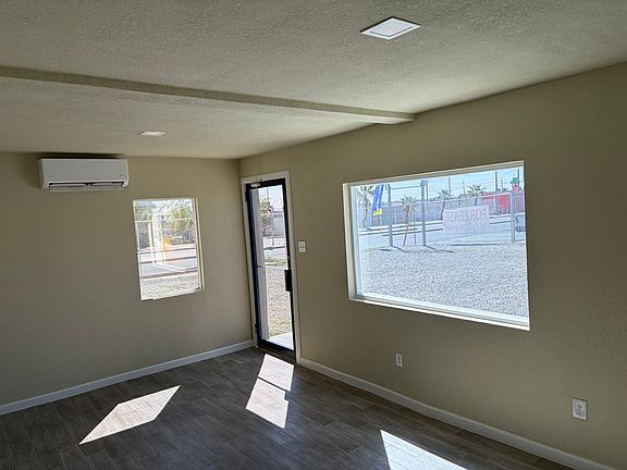 5th image of 4315 Dyer St