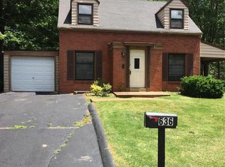 636 N Geyer Rd, Saint Louis, MO 63122