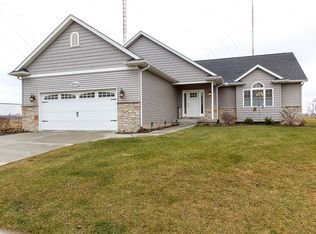 2834 Grandview Dr, Bettendorf, IA 52722