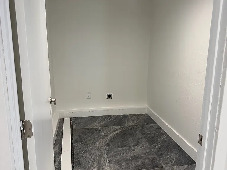 160 W 59th St #1/4 — Photo 6