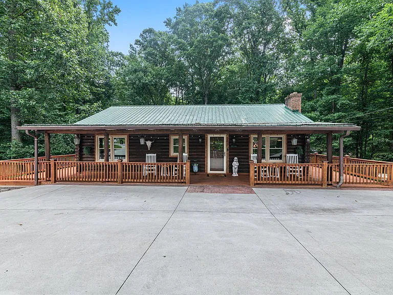 3463 Smithtown Rd — Photo 3